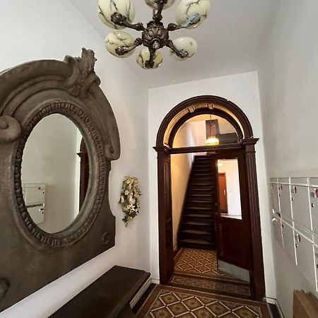Retro Appartement Im Herzen Von Koeln Deutz Luaran gambar
