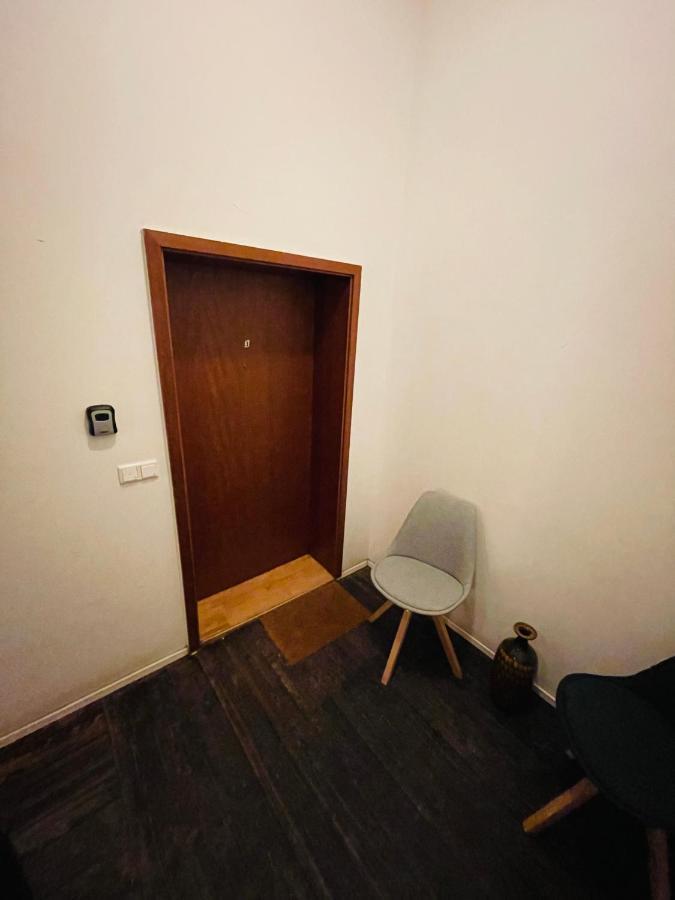 Retro Appartement Im Herzen Von Koeln Deutz Luaran gambar