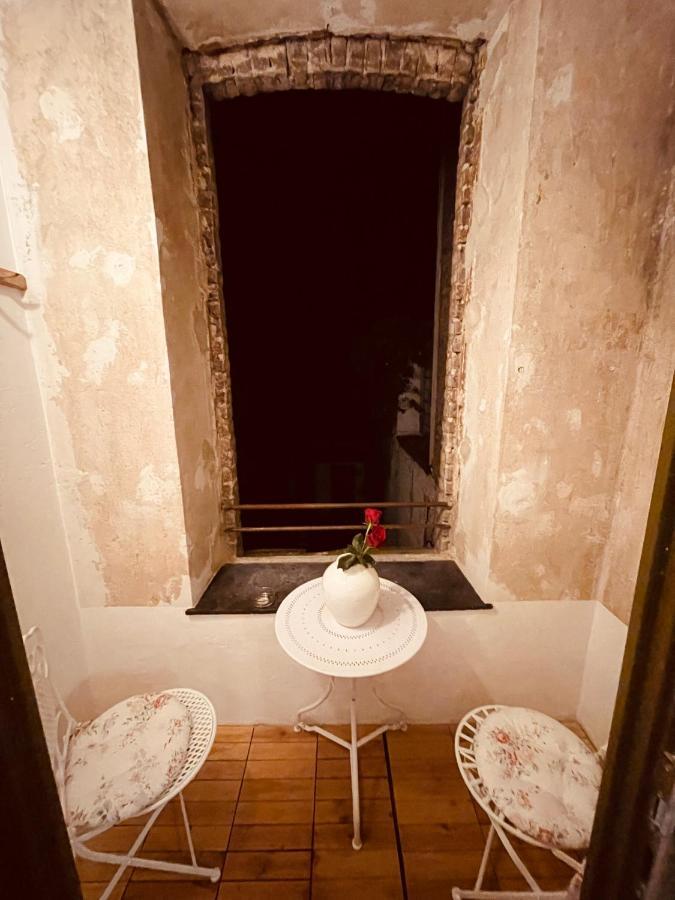 Retro Appartement Im Herzen Von Koeln Deutz Luaran gambar