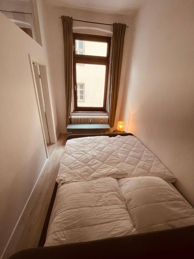 Retro Appartement Im Herzen Von Koeln Deutz Luaran gambar