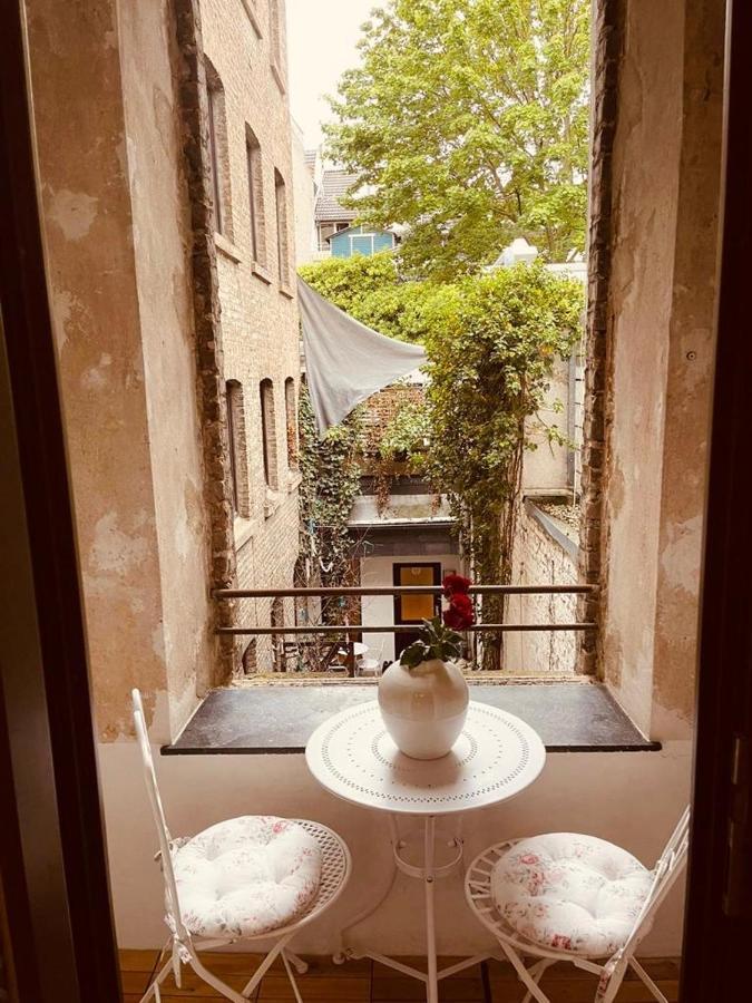 Retro Appartement Im Herzen Von Koeln Deutz Luaran gambar