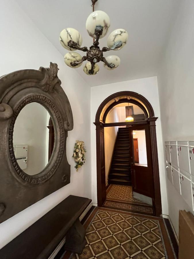 Retro Appartement Im Herzen Von Koeln Deutz Luaran gambar